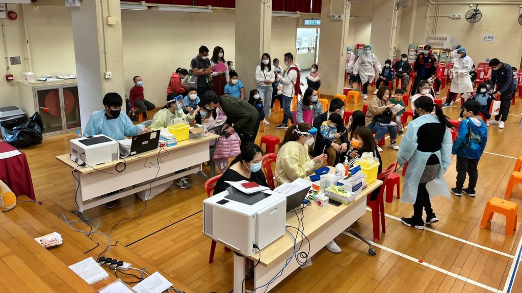 官立學校繼續推廣「疫苗資助學校外展服務」。FB圖片
