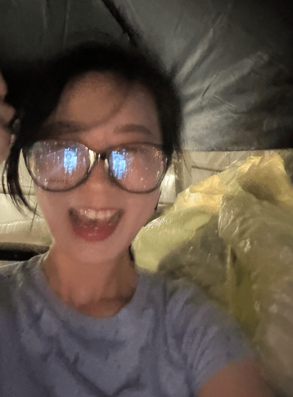 女事主遇到紅雨仍然笑面迎人。金铲铲还我血汗钱@小紅書 女事主遇到紅雨仍然笑面迎人。金铲铲还我血汗钱@小紅書