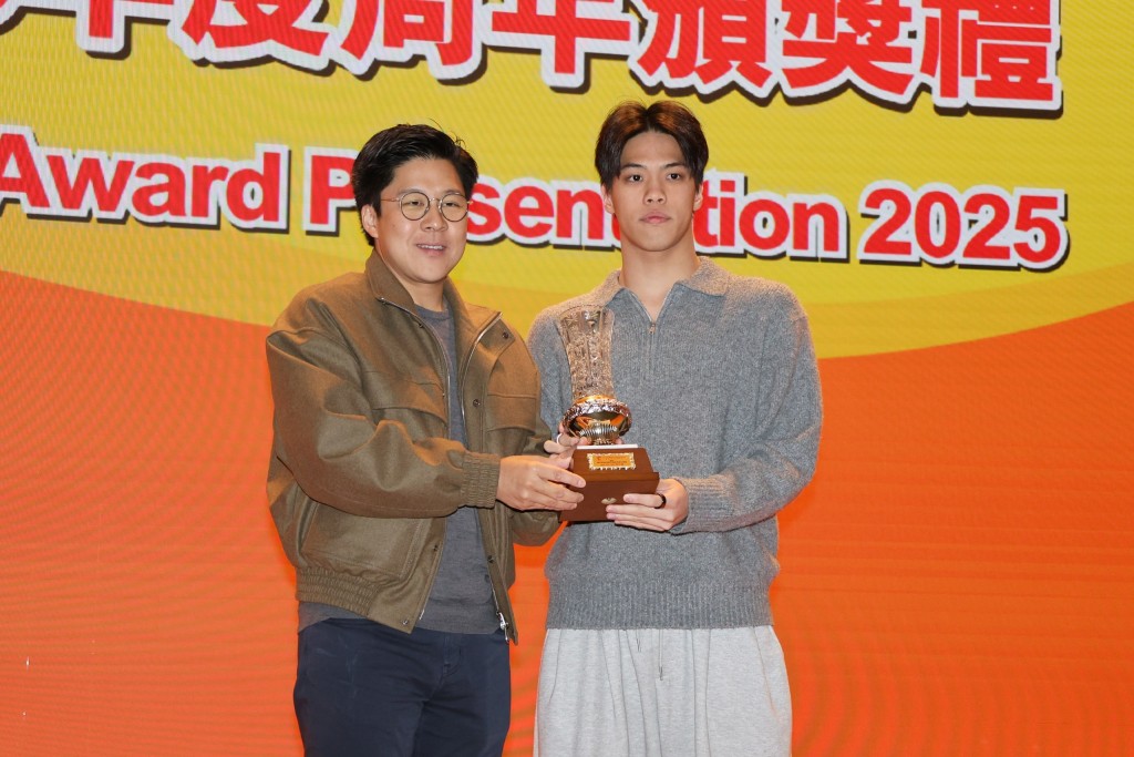 麥世霆奪「最進步男泳員」獎。徐嘉華攝 麥世霆奪「最進步男泳員」獎。徐嘉華攝