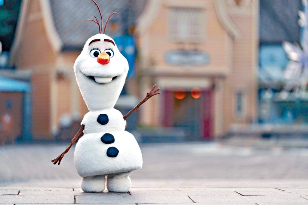 「小白」将在阿德尔居民陪同下现身。