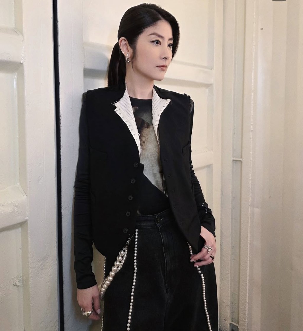 Kelly希望大家减轻压力，放松心情，让身心都得到疗愈。