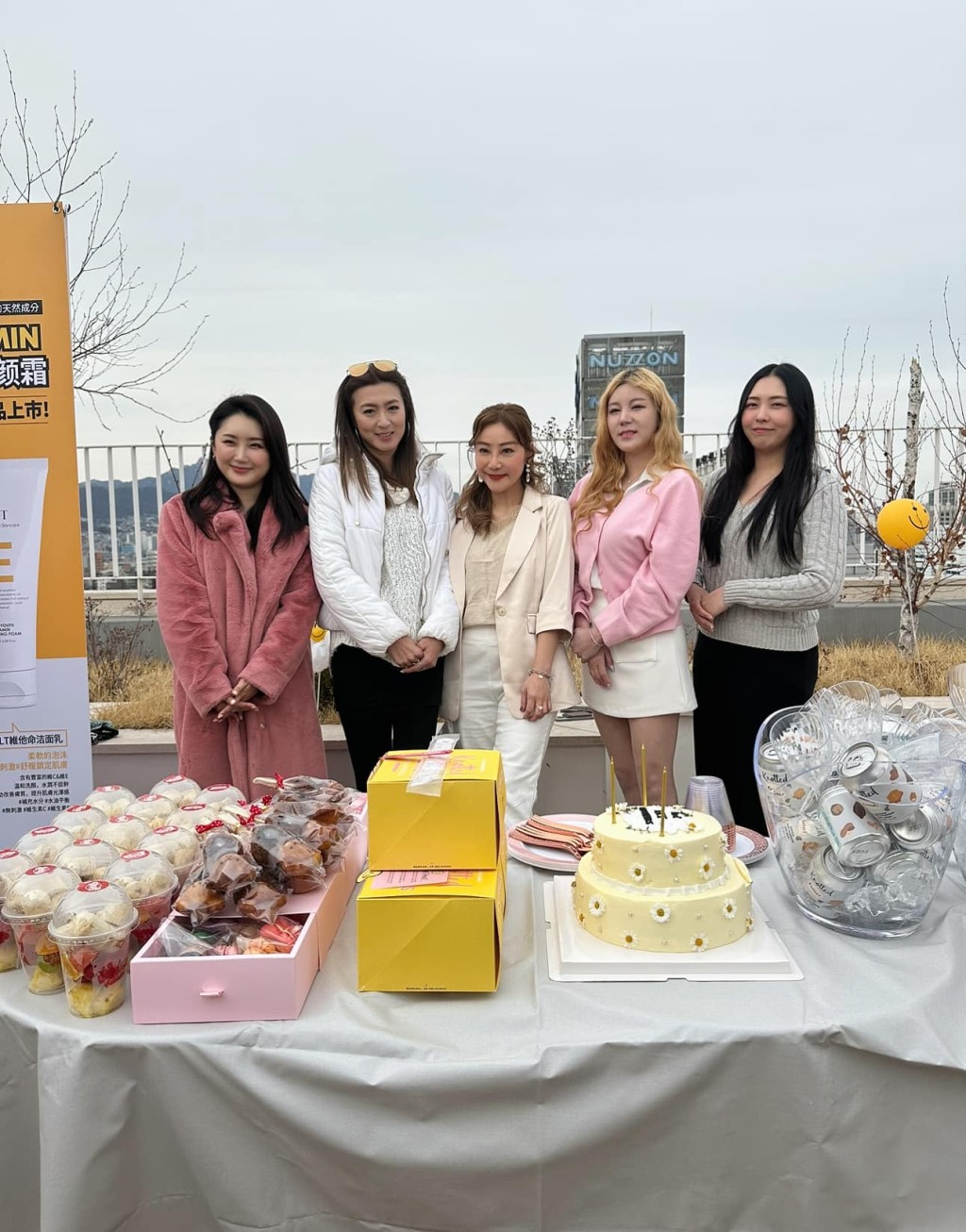 姚嘉妮與 ViVi 二人獲邀出席韓國護膚品牌新產品發佈會。