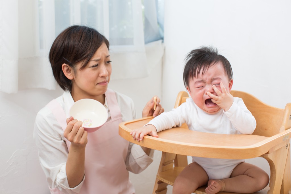 覓食是人類求生本能之一,正如媽媽把寶寶放在胸前他們會自動開口,因此父母也不用過於擔心寶寶不願進食。 覓食是人類求生本能之一,正如媽媽把寶寶放在胸前他們會自動開口,因此父母也不用過於擔心寶寶不願進食。