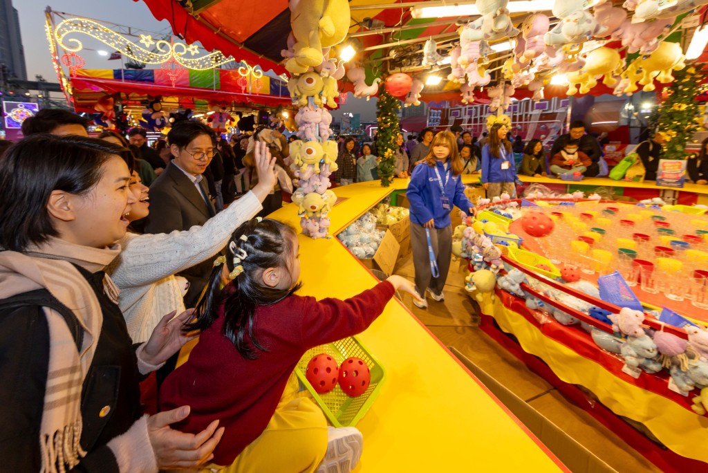 恒基地產邀請與10,000名員工及其親友參與，共同慶祝集團50歲生日。