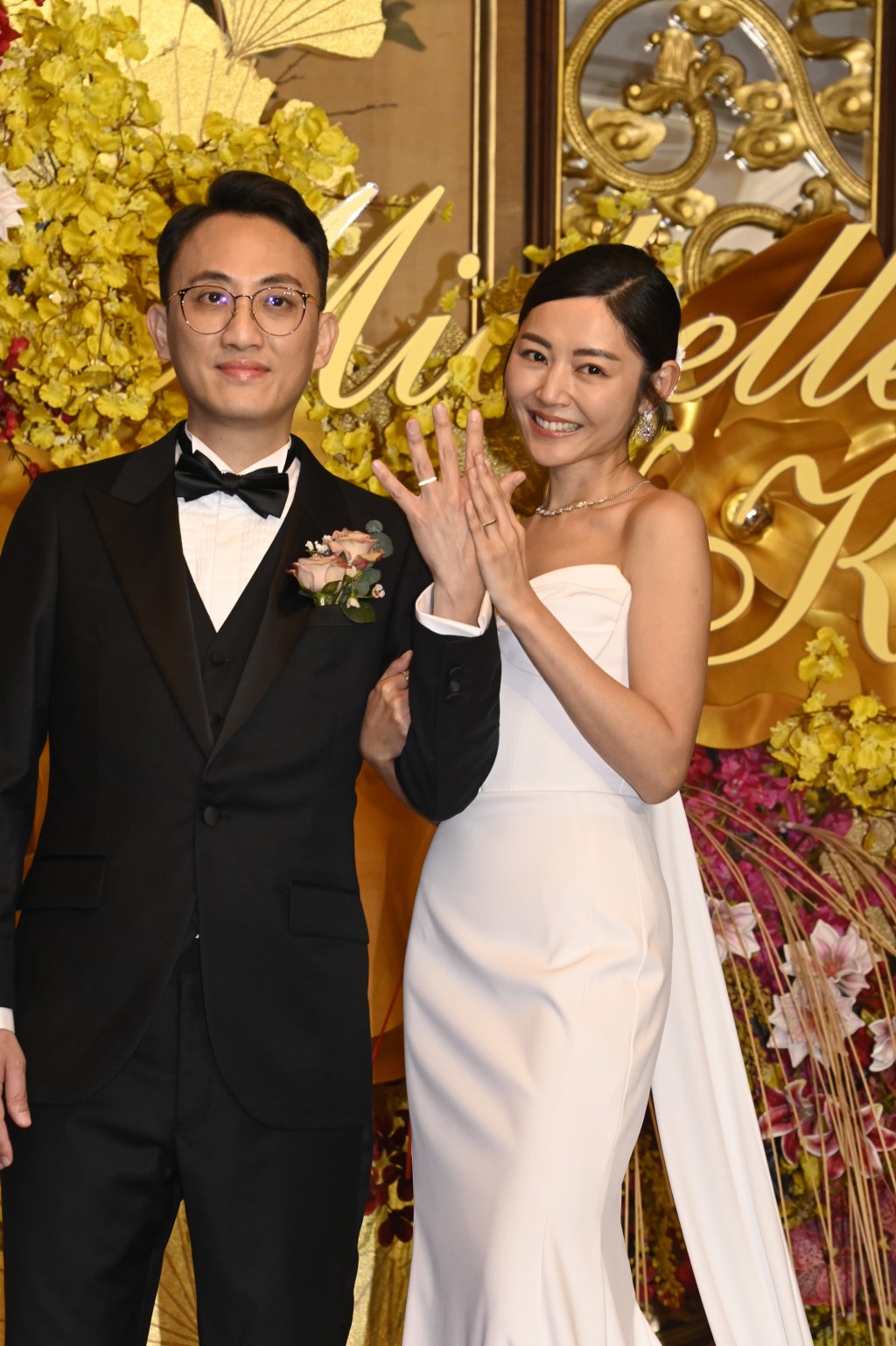 衛詩雅同周祉安騷結婚戒指。