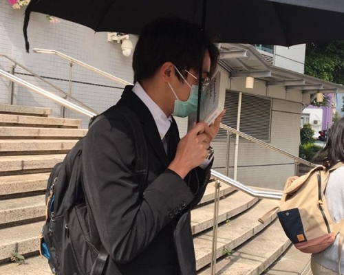 吳家倫離開法院。王永欣攝