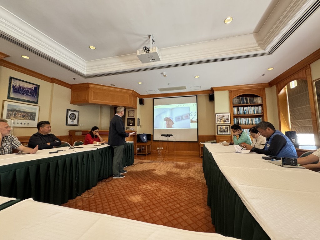 麦基宾接受传媒越洋访问。杨功煜摄