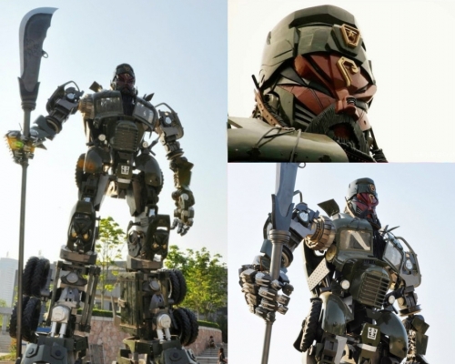 赤壁景區現變形金剛版關公雕像引爭議,有人支持,有人反對。(網圖)