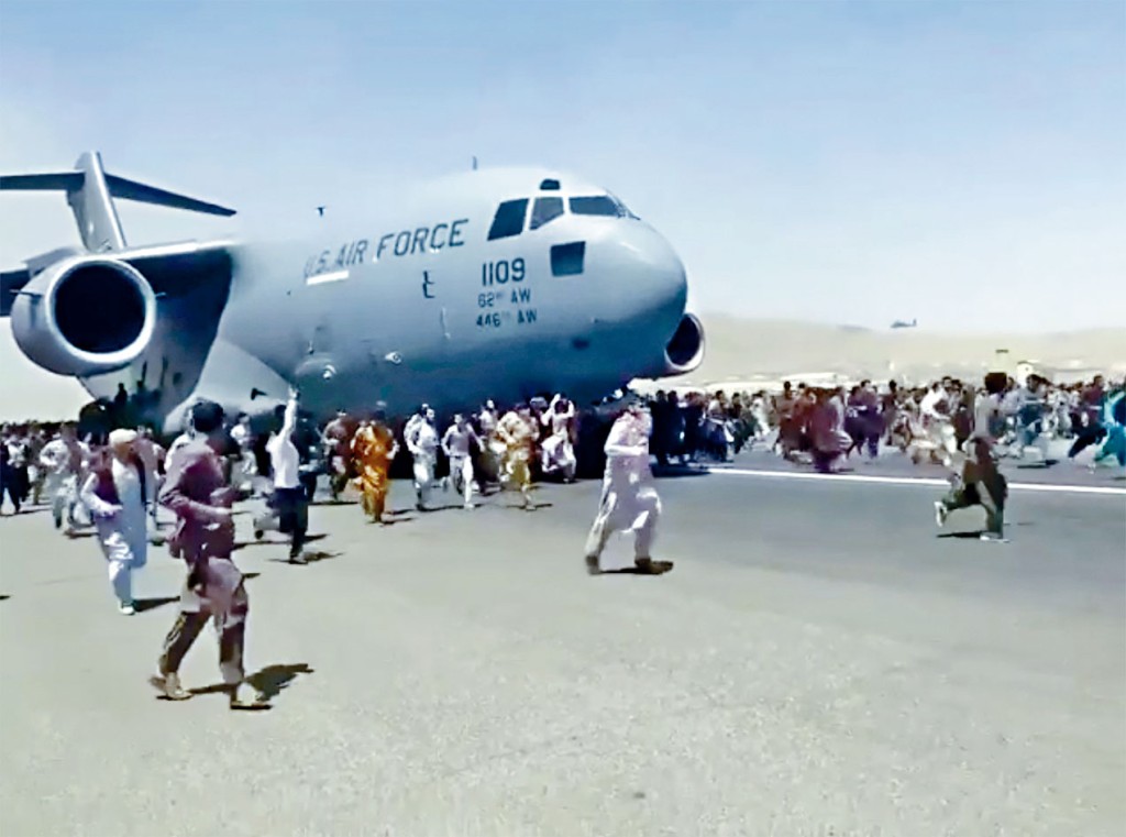 美軍2021年8月從阿富汗撤離時，喀布爾機場大混亂。