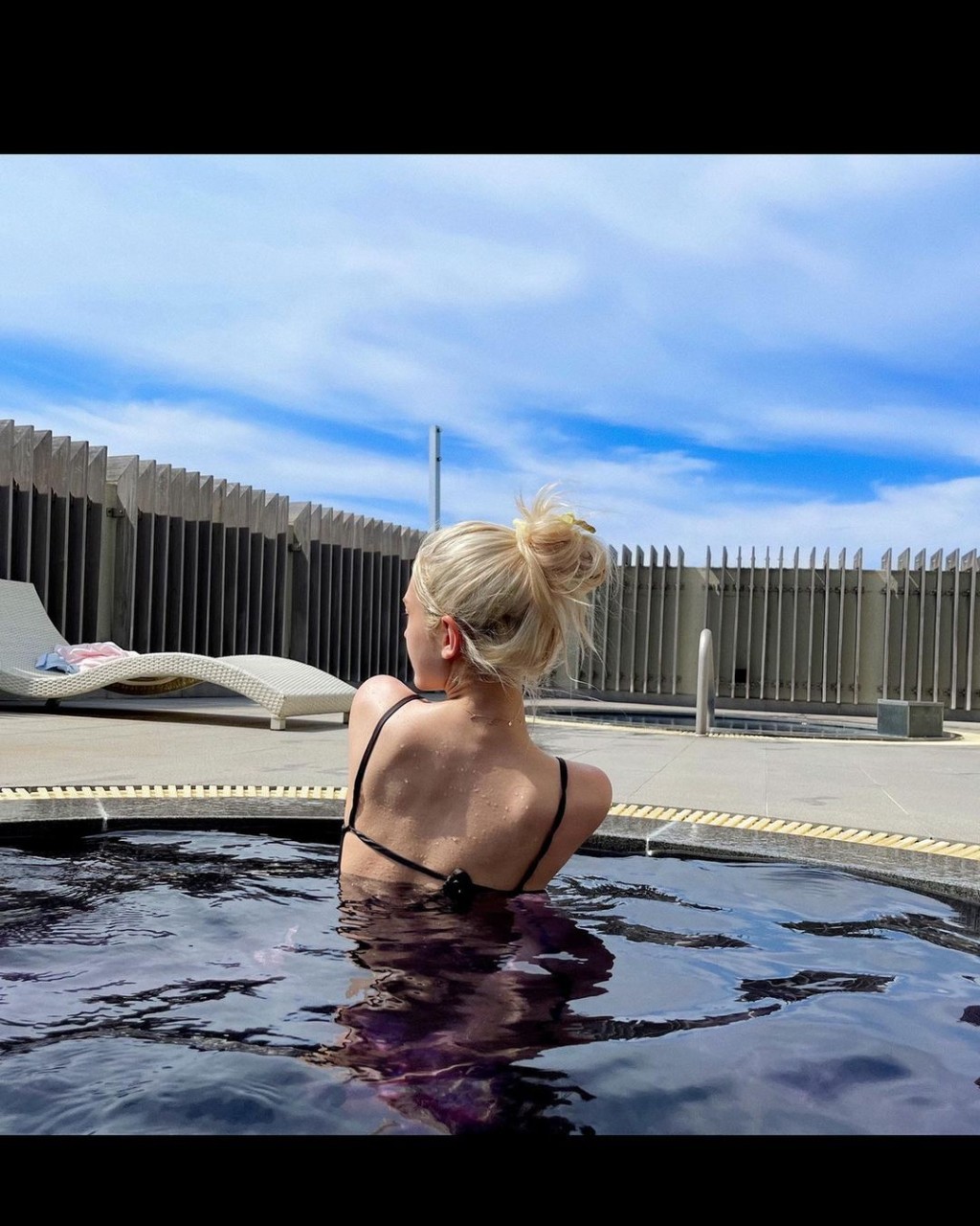 呢個背影太瘦嘞。