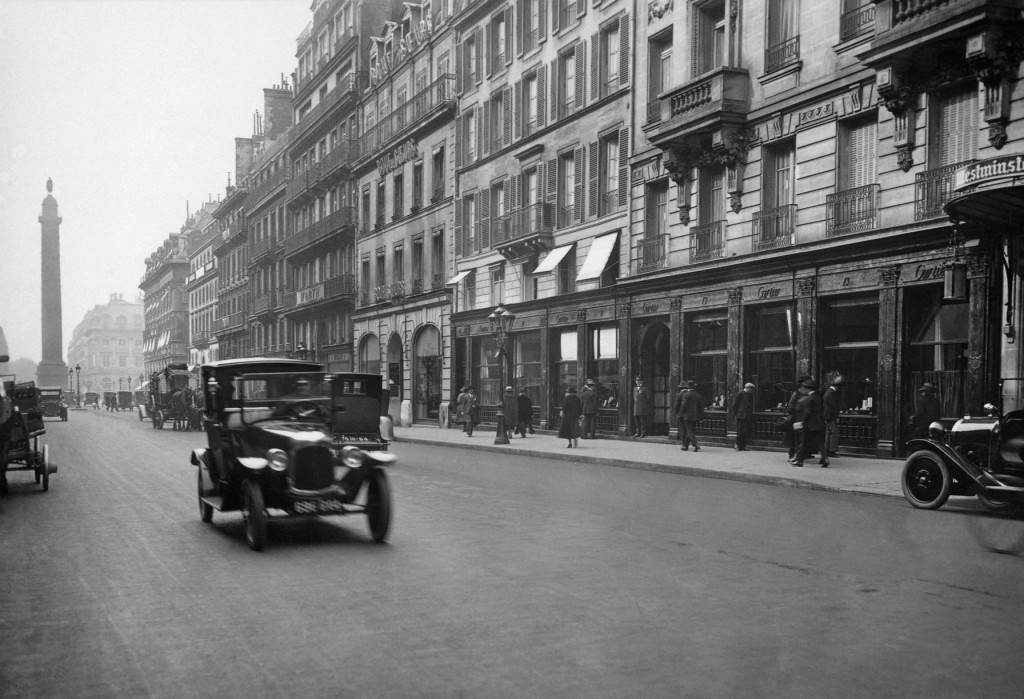 路易·卡地亞在和平街13號開設卡地亞精品店，並以此為品牌基地。（圖片攝於1924年）