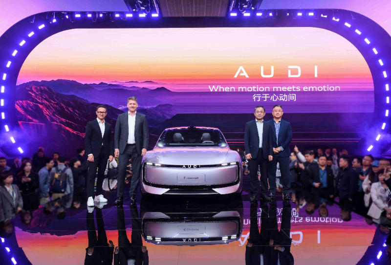 奥迪及上汽集团高层代表，出席全新AUDI品牌及首款E concept纯电动概念车发布会。