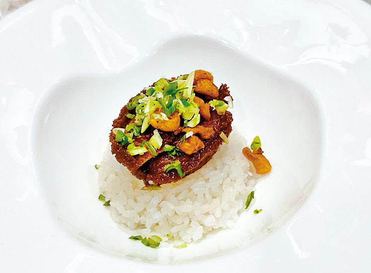 鵝蔥油鮑魚撈飯。