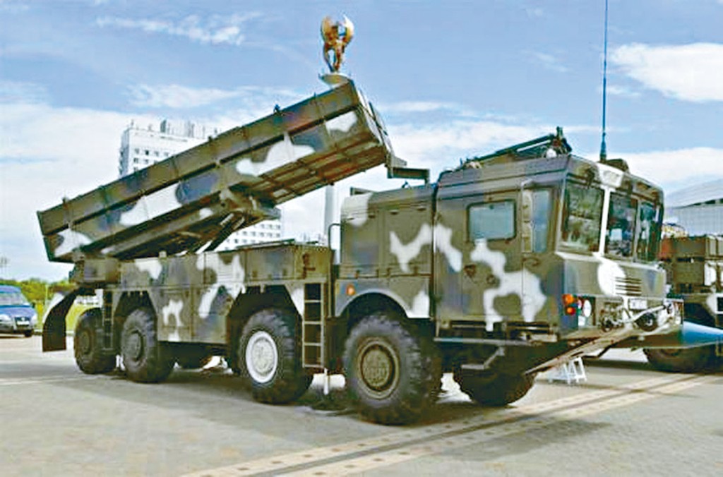 阿塞拜疆裝備的中國研發V-200火箭炮。