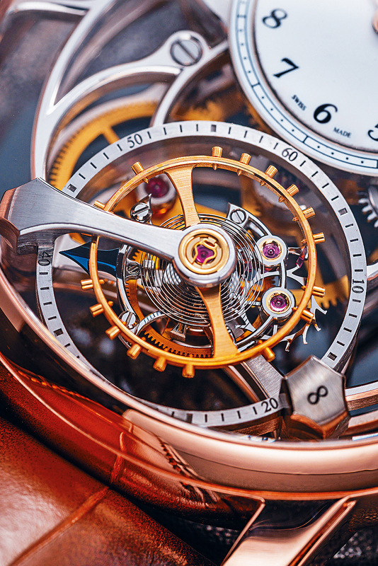 將擺輪置於框架上，除了令游絲擺輪重新成為腕表的鑑賞核心外，可採用比框架更大的擺輪，對運作穩定帶來正面影響。