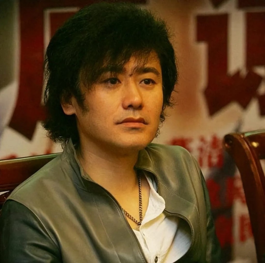 叛逆的吴秀波决定离家出走去文工团做演员。