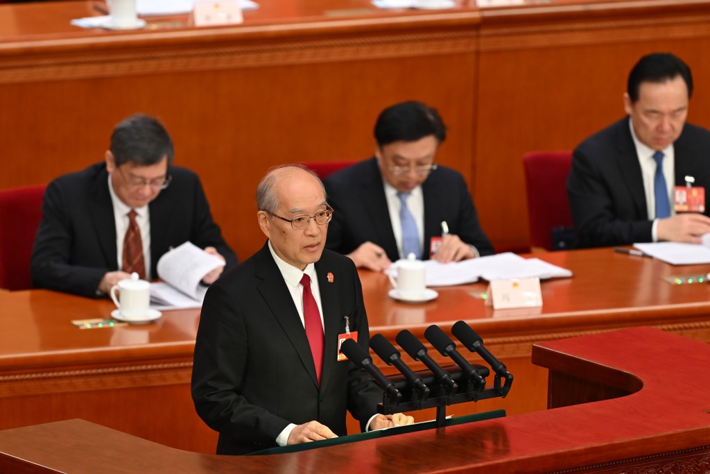 最高人民法院院長張軍發表工作報告。