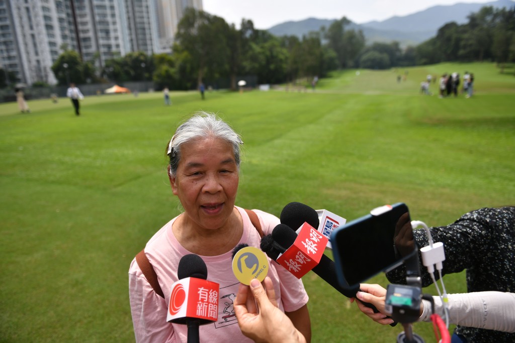 陈女士在电视上得知今日是首个开放日，特意前来「打卡」。陈极彰摄