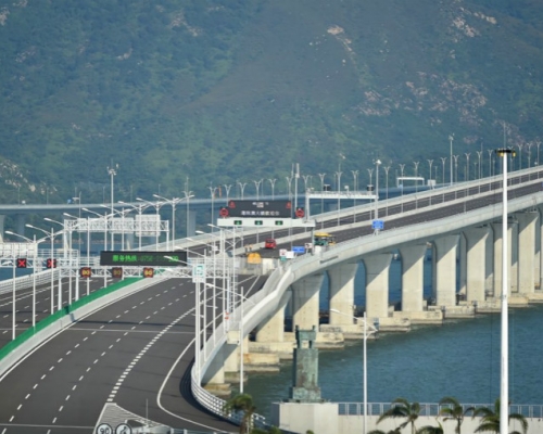 港珠澳大橋連接路恢復100公里限速。 資料圖片