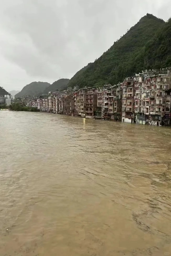 贵州镇远古镇被河水淹浸。小红书