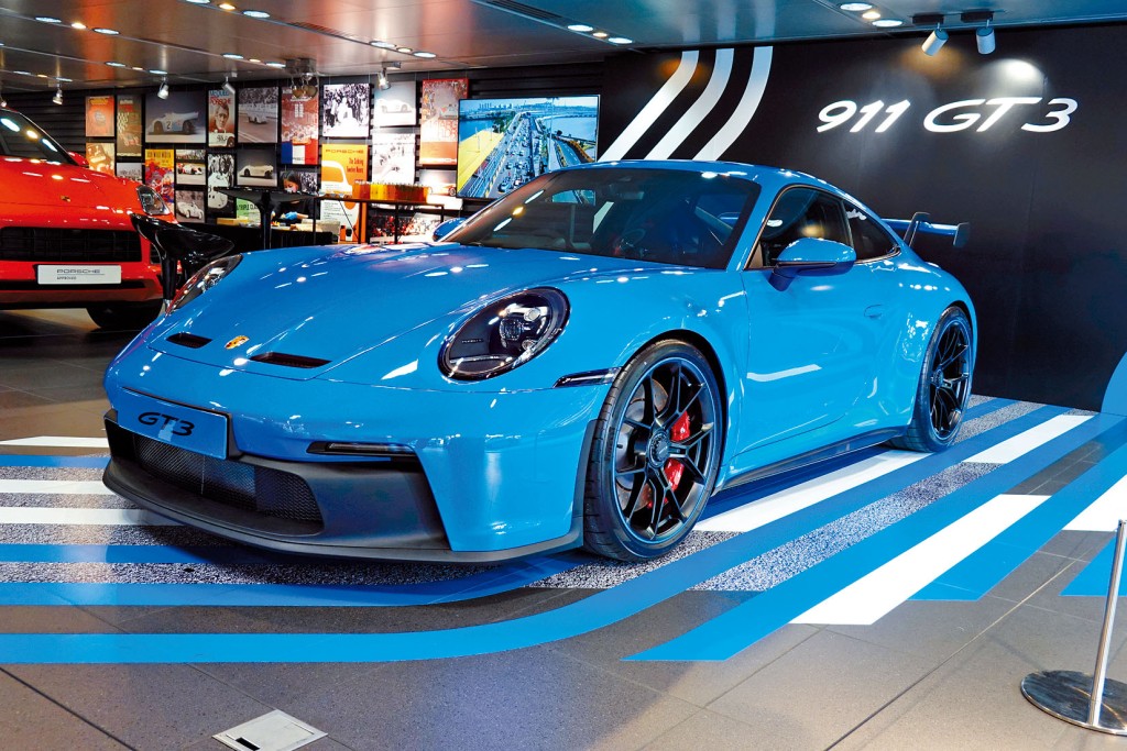 911 GT3售價為$3,436,000起，據知本地配額已經售罄，現在只有Touring Package版本可供訂購，車價相同。
　　