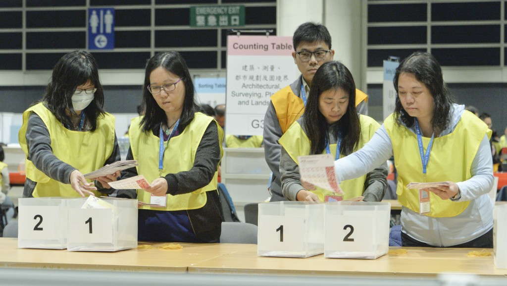 選舉事務處將公布正式選民登記冊。 資料圖片