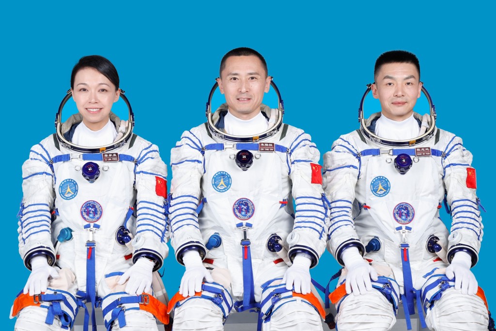神舟二十三號乘組指令長朱楊柱、航天員張志遠及黎家盈。 神舟二十三號乘組指令長朱楊柱、航天員張志遠及黎家盈。
