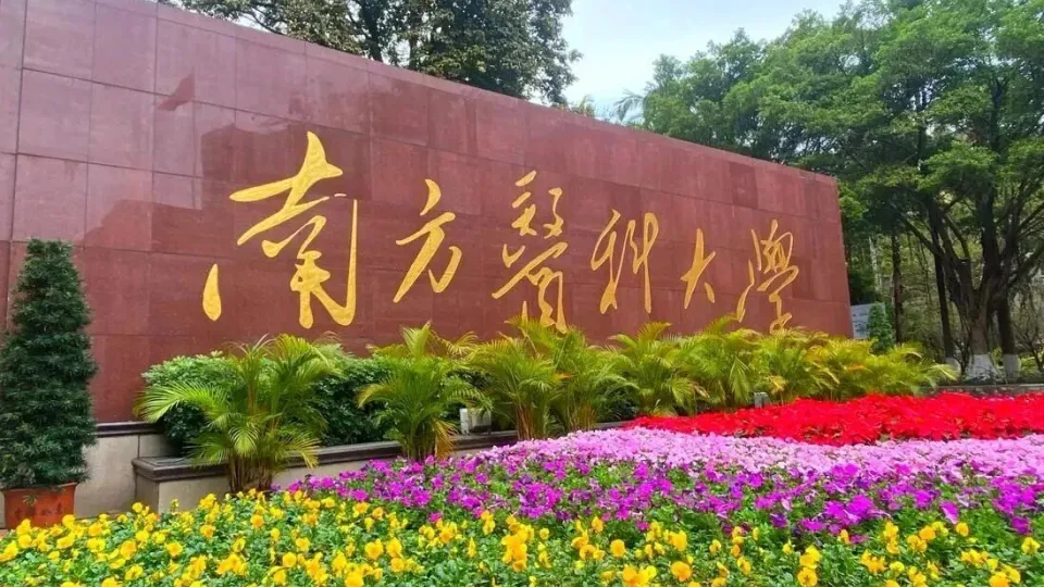南醫大男學生墮樓案近日因網上各種傳聞引發熱議。
