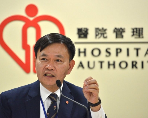 醫管局行政總裁梁栢賢說，只加229張病床是受人手短缺影響，並坦言此舉未能紓緩服務需求的壓力。關偉華攝