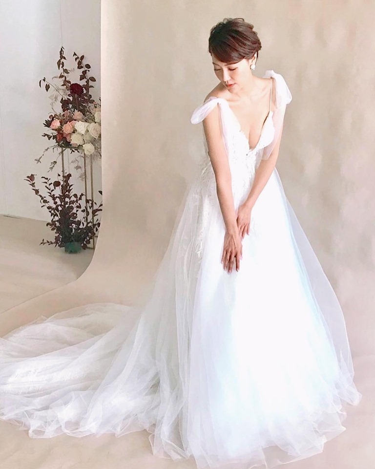 穿上緍紗的李璧琦明豔照人。IG