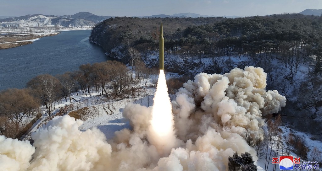 北韓本月中測試新型固態燃料中程導彈。美聯社