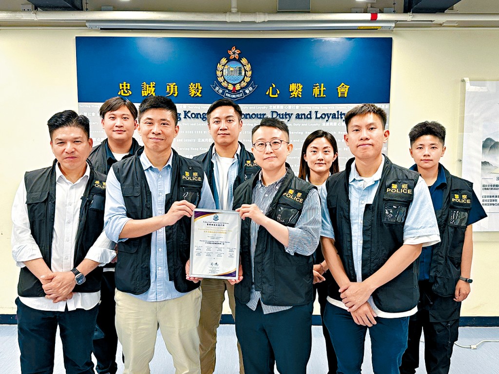 小隊人員憑藉在案件調查和團隊協作表現出色，獲頒「總區最佳刑事調查隊」獎狀。