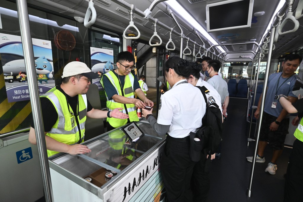 機管局今年共舉行九場免費派發雪糕活動。