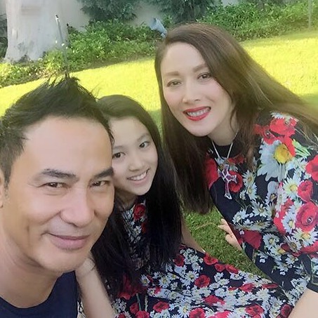 4年前的Ella仍是小女孩模样。