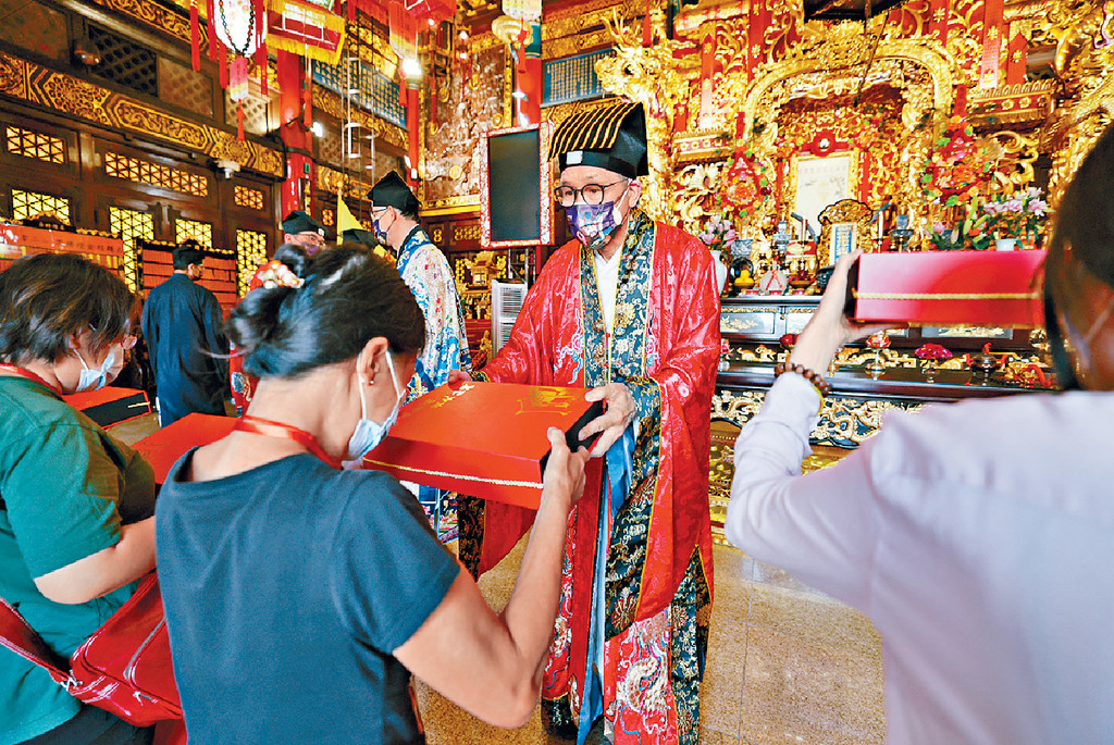 ■嗇色園黃大仙祠今年第六度舉辦「黃大仙師上契結緣儀式」。
