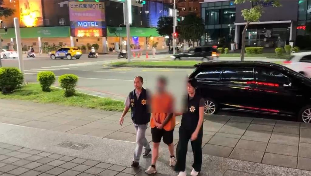 台灣警方暫時拘捕2人,涉協助槍手逃亡。中時 台灣警方暫時拘捕2人,涉協助槍手逃亡。中時