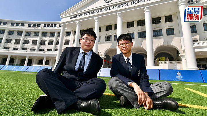 張嘉軒(左)獲英國劍橋大學數學系取錄。