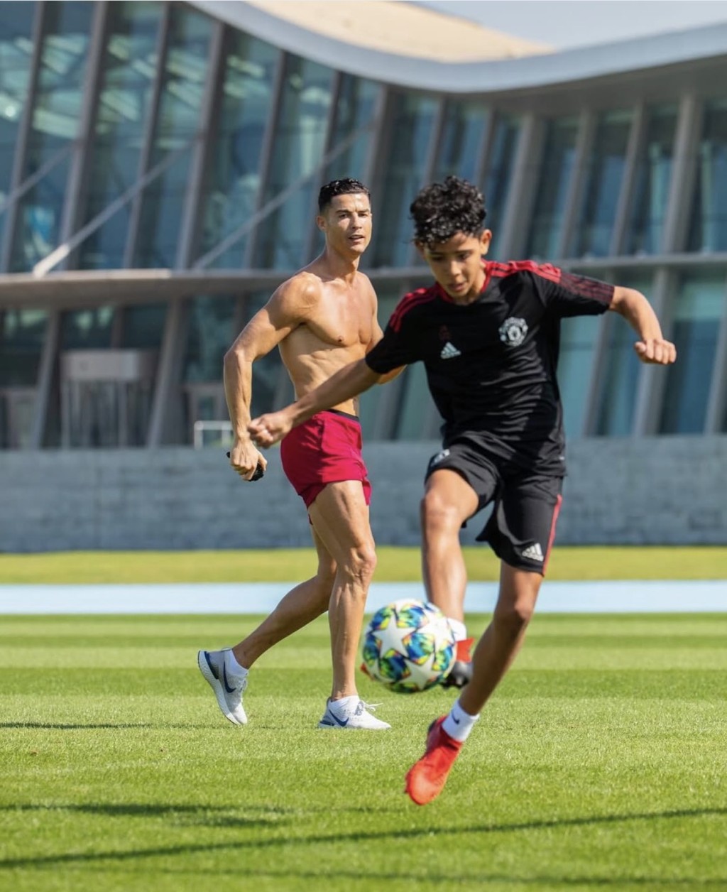 C朗拿度大有机会与儿子小C朗同场比赛。Instagram截图