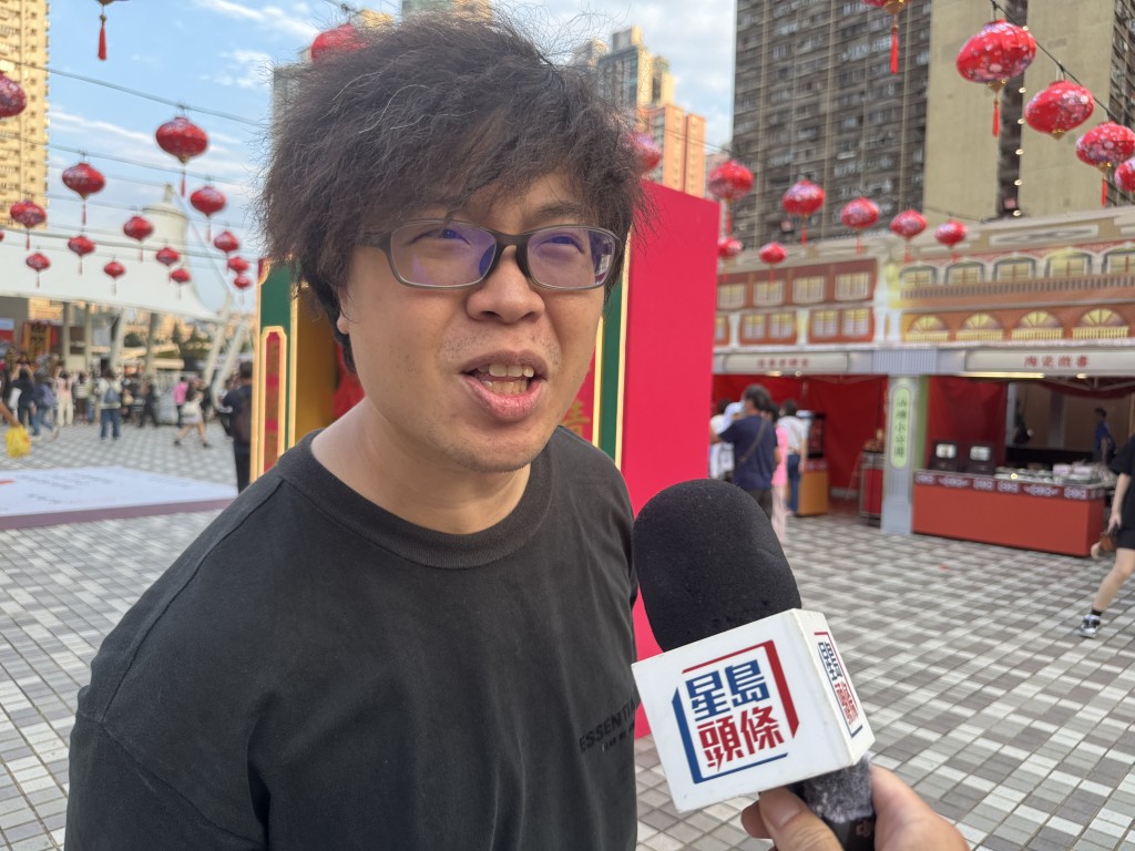 黃大仙居民李先生指出雖然不熟悉潮汕文化,但認為實物與網上相片色彩出入很大。 黃大仙居民李先生指出雖然不熟悉潮汕文化,但認為實物與網上相片色彩出入很大。