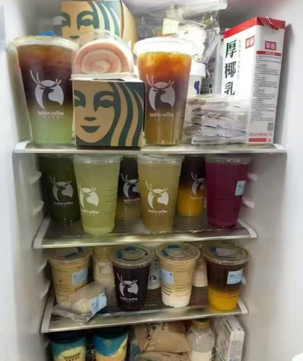 網友的外賣塞滿冰箱。南方日報