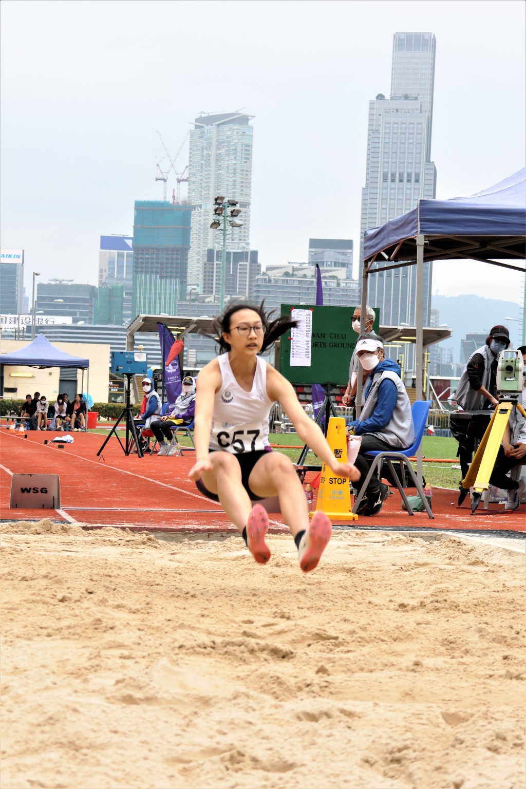 賈慧妍以6米03打破女子跳遠香港U18及U20紀錄。陸永鴻攝
