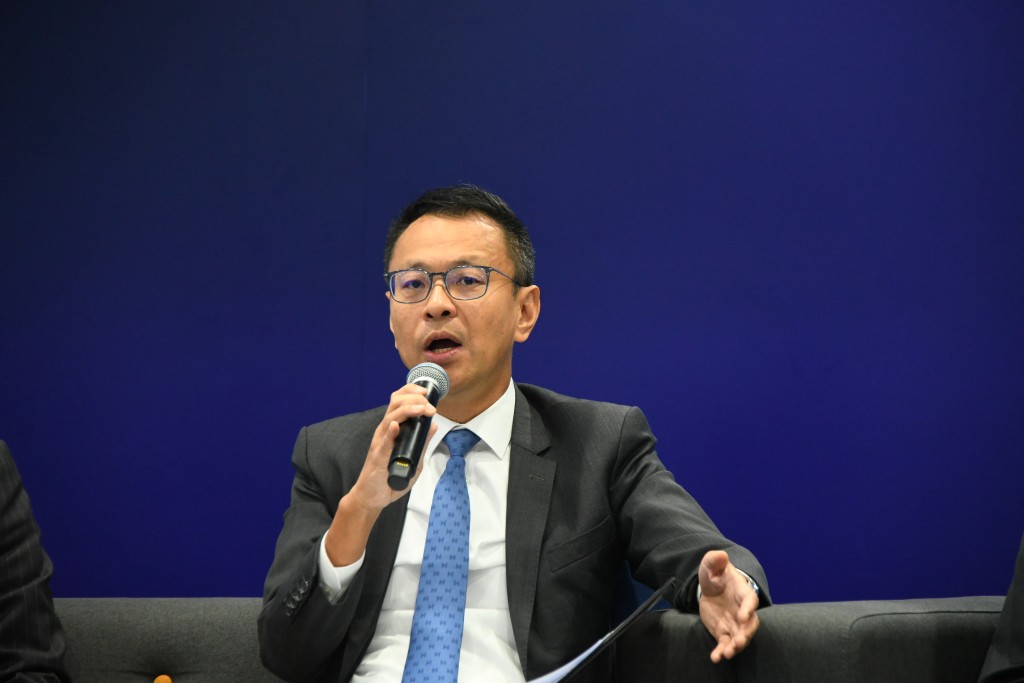 金管局助理總裁(法規及打擊清洗黑錢)陳景宏表示,金管局、警方及銀行業界一直密切監察與詐騙相關的金融犯罪情況,並推出5項重點措施應對最新風險。 曾志恒攝 金管局助理總裁(法規及打擊清洗黑錢)陳景宏表示,金管局、警方及銀行業界一直密切監察與詐騙相關的金融犯罪情況,並推出5項重點措施應對最新風險。 曾志恒攝