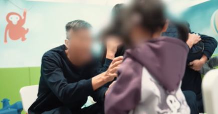 阿清在獄中見到年幼女兒，重新學習履行父職。