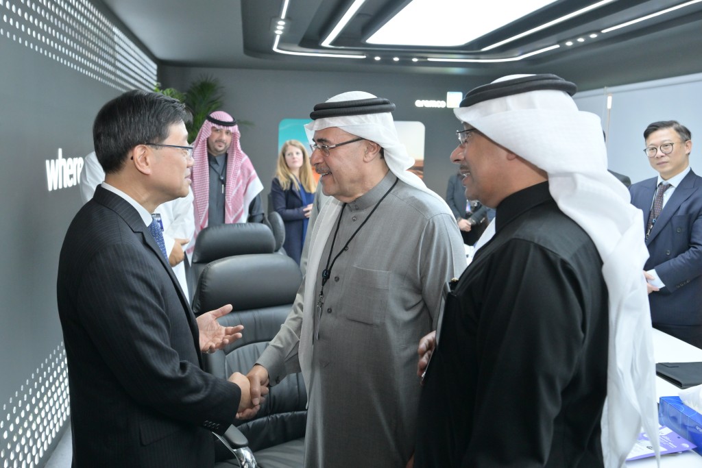 李家超与沙特阿拉伯通讯与资讯科技大臣Abdullah Alswaha会面。
