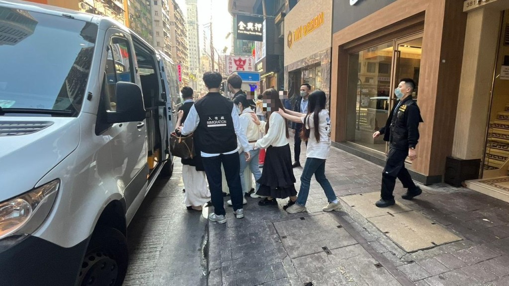警方灣仔將軍澳掃黃 拘14內地及外籍女
