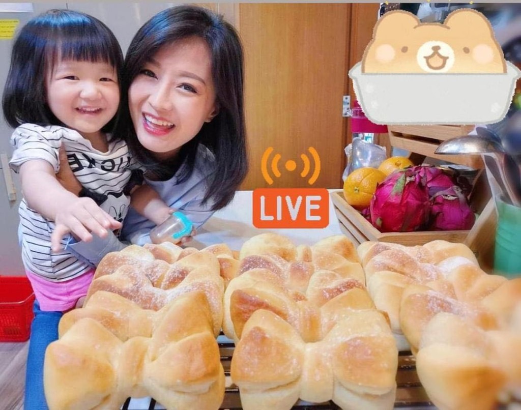 兩歲的細女陳希桐（Aurella），倩揚都會讓她一同享受下廚樂趣。