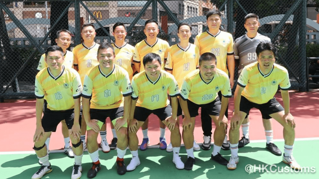為慶祝香港回歸祖國26周年,中國香港小型足球總會舉辦了紀律部隊小型足球邀請賽。圖為香港海關足球隊。香港海關fb