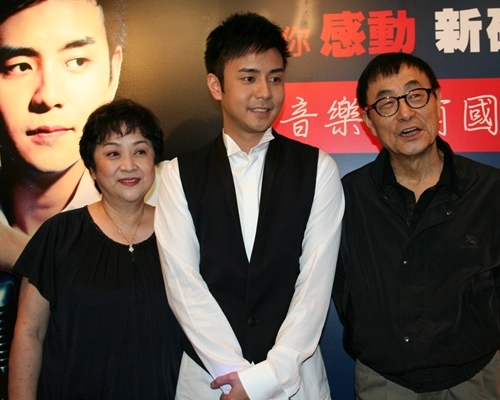 劉家昌今日發文回應前妻甄珍,表示錢都是他賺的。