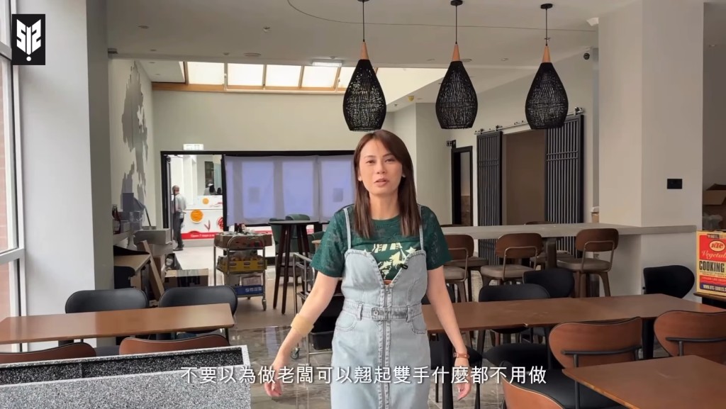 吳日言忙於打理新餐廳。 吳日言忙於打理新餐廳。