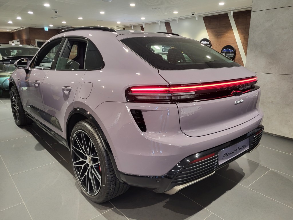 保時捷Porsche全新Macan Turbo輸出馬力639ps、扭力1,130Nm，0至100km/h加速只3.3秒。